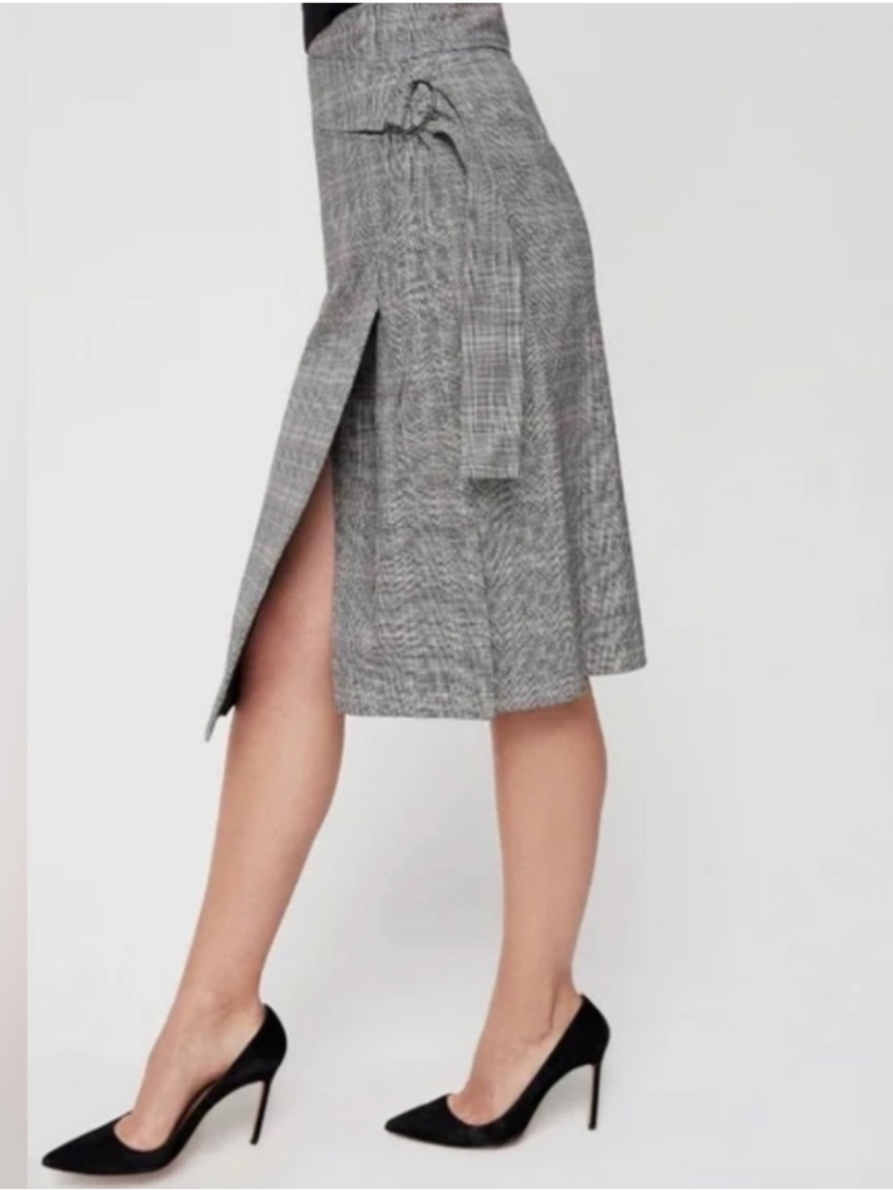 Aritzia Babaton Cosway
Asymmetrical Plaid Check Wrap Skirt
Size 2
